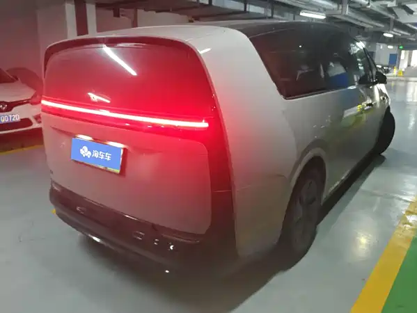 Li Auto MEGA 2024