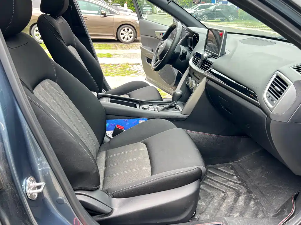 Mazda CX-4 2017 — фото 10
