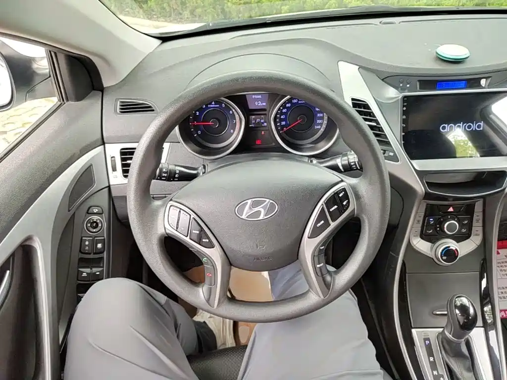 Hyundai Elantra 2015 — фото 11