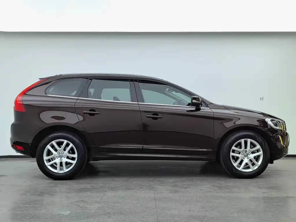 Volvo XC60 2017 — фото 23