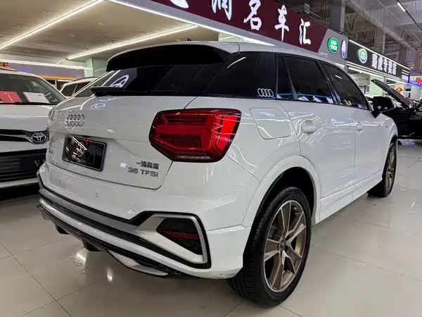Audi Q2L 2023