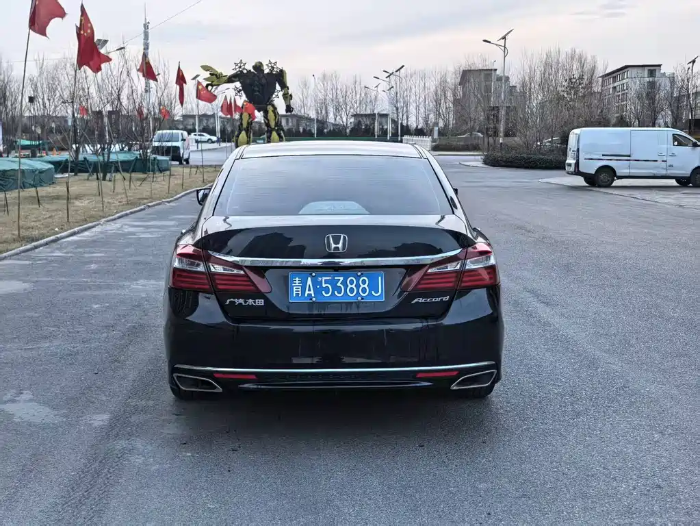 Honda Accord 2018 — фото 8