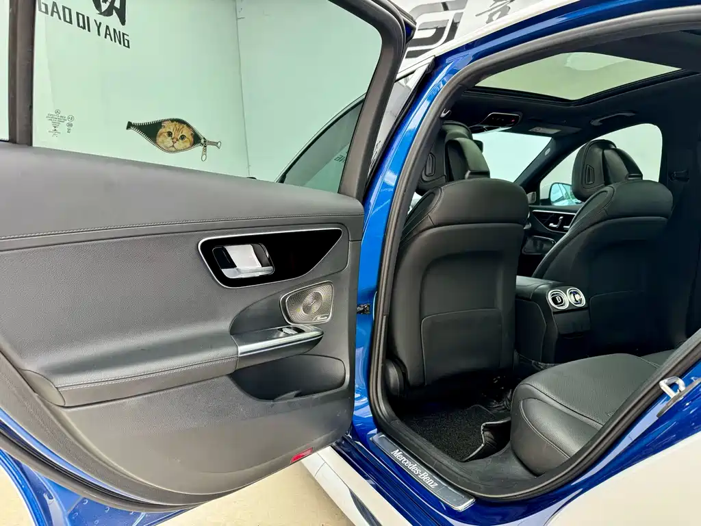 Mercedes-Benz C-Class 2023 — фото 10