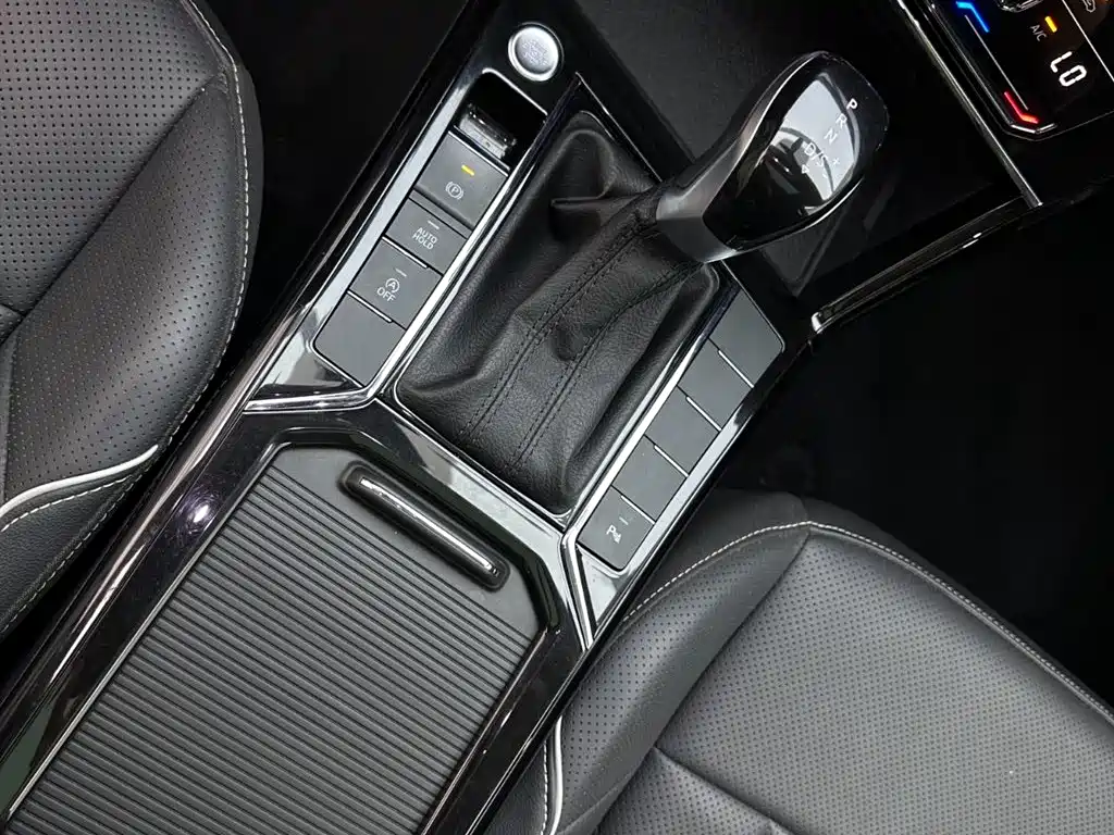 Volkswagen Passat 2023 — фото 12