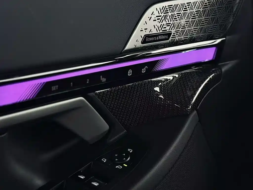 BMW M5 New Energy 2024 — фото 9