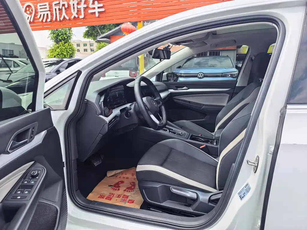 Volkswagen Golf 2021
