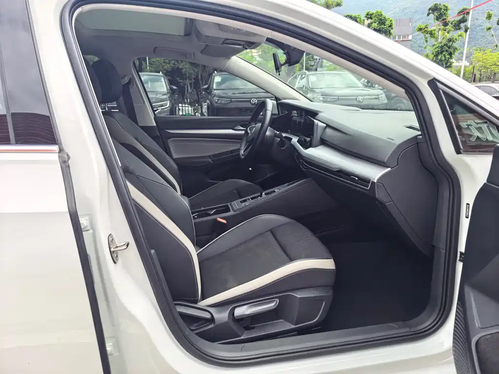 Volkswagen Golf 2021