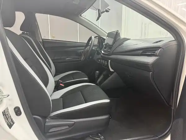Toyota Yaris L 2022