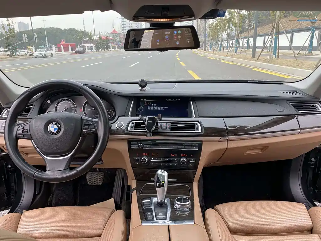 BMW 7 Series 2013 — фото 7