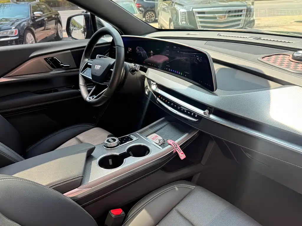 Cadillac XT5 2025 — фото 15