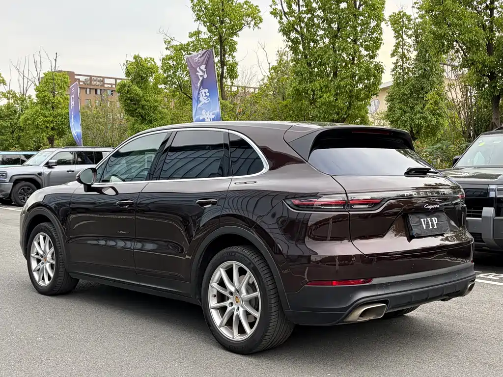Porsche Cayenne 2019 — фото 18