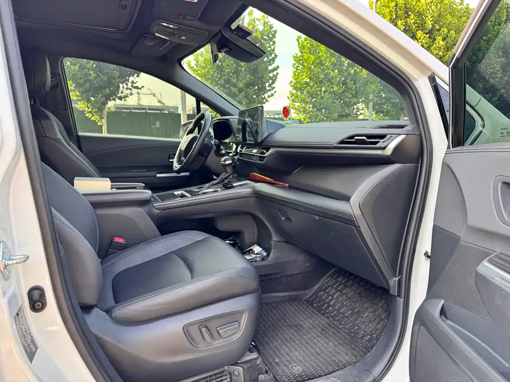 Toyota Sienna 2025