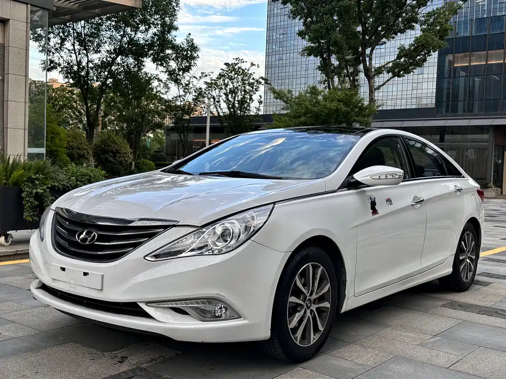 Hyundai Sonata 2013 — фото 1