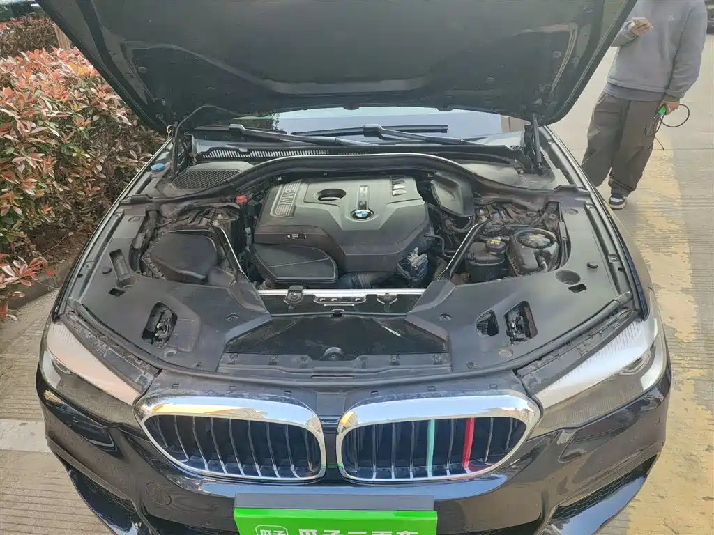 BMW 5 Series 2018 — фото 11