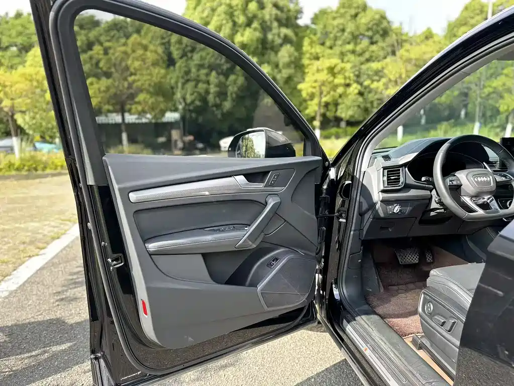 Audi Q5L 2022 — фото 11