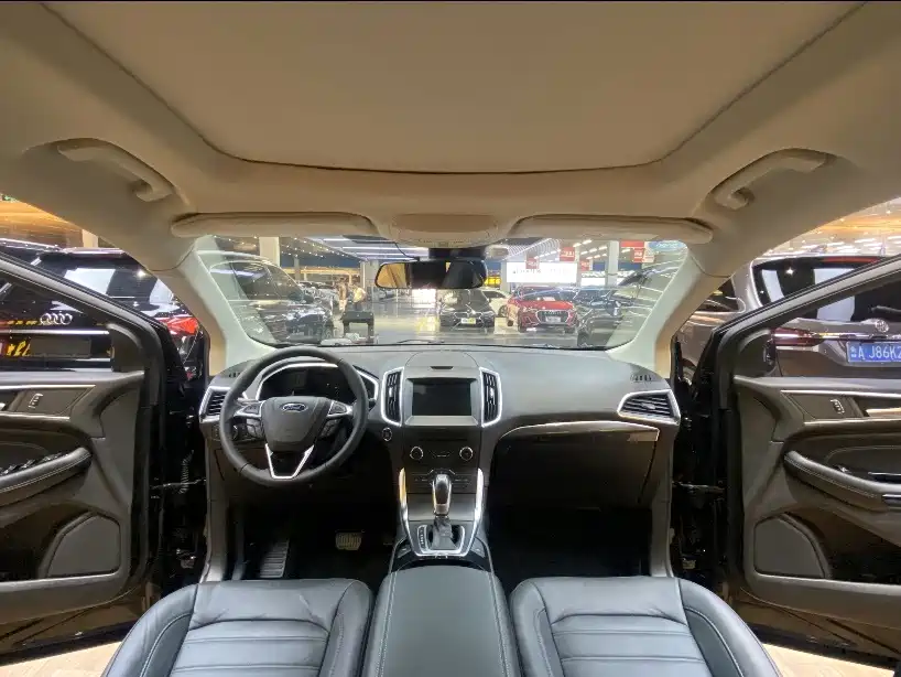 Ford Edge 2019 — фото 17