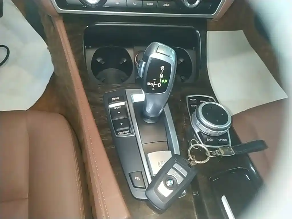 BMW 5 Series 2017 — фото 14