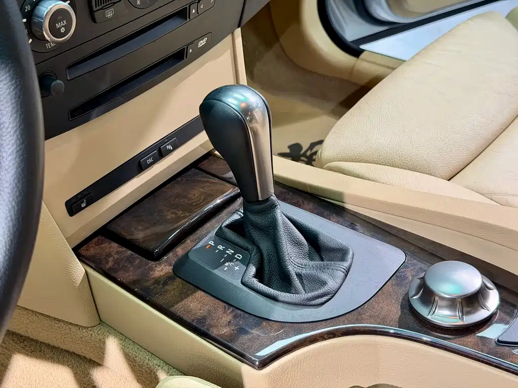BMW 5 Series 2005 — фото 12