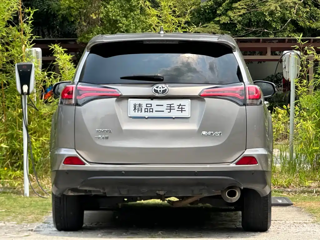 Toyota RAV4 2019 — фото 5