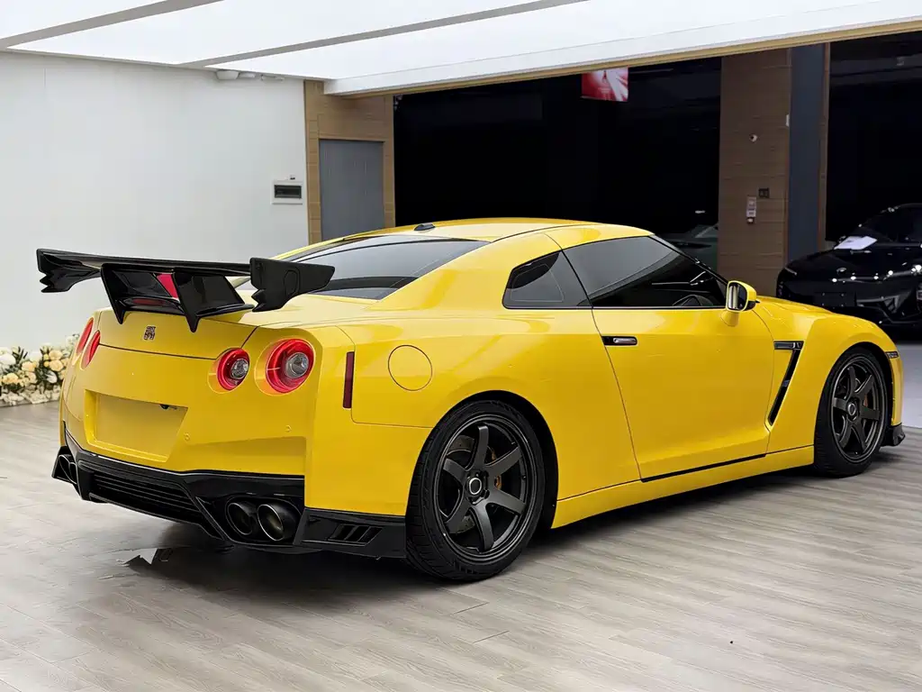 Nissan GT-R 2012 — фото 4