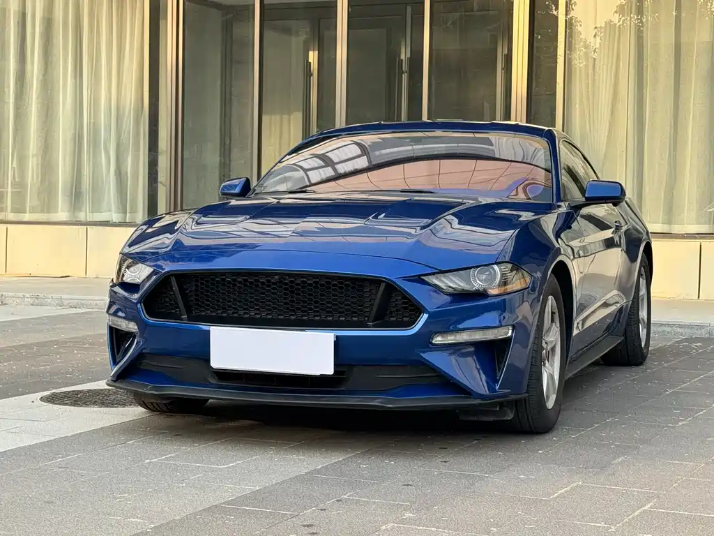 Ford Mustang 2018 — фото 1