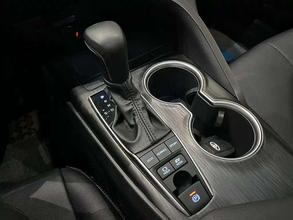 Toyota Camry 2022 — фото 13