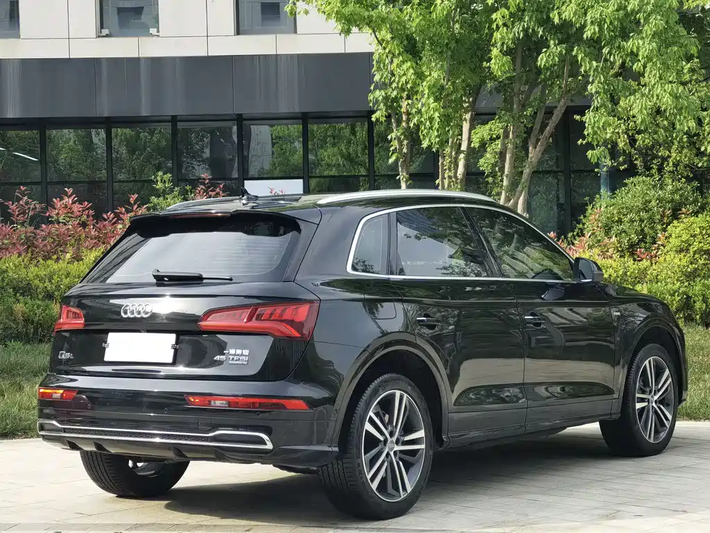 Audi Q5L 2020 — фото 6