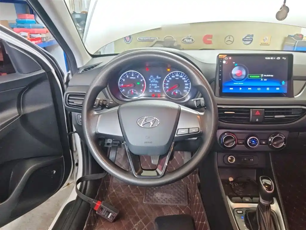 Hyundai Elantra 2021 — фото 11