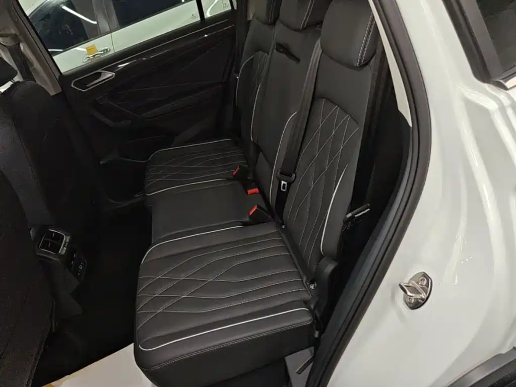 Volkswagen Tiguan L 2023 — фото 17