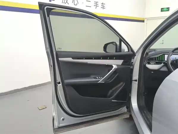 Geely Boyue L 2025