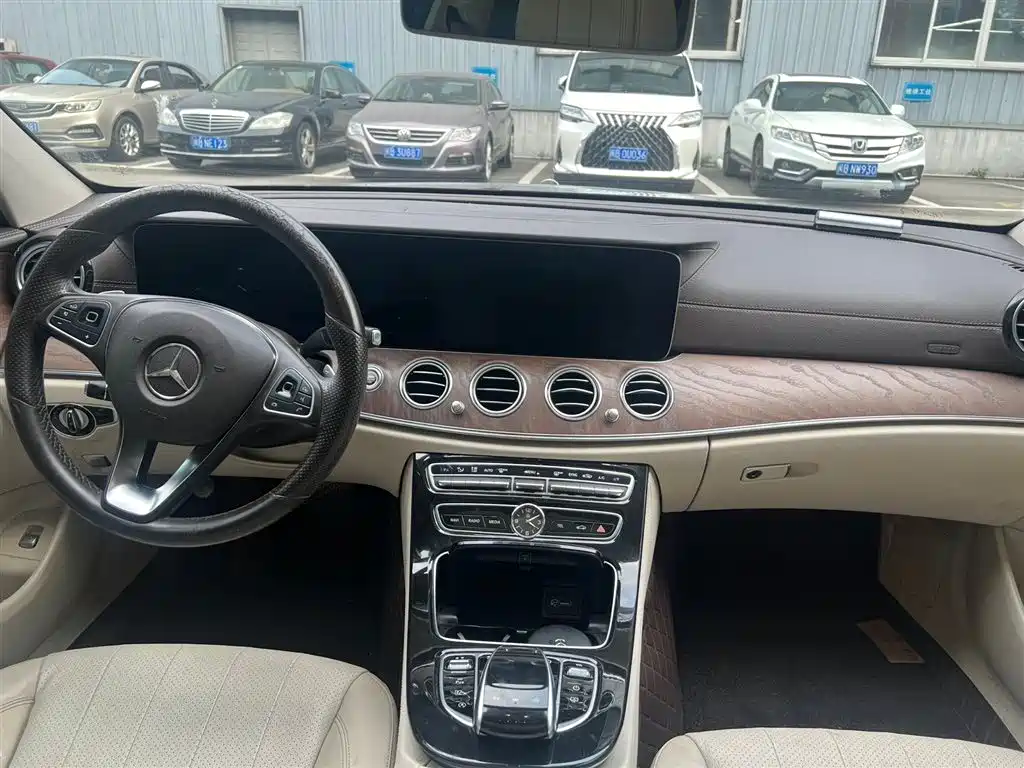Mercedes-Benz E-Class 2017 — фото 9