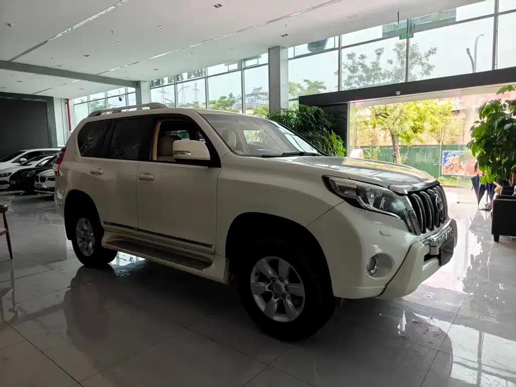 Toyota Prado 2015 — фото 2