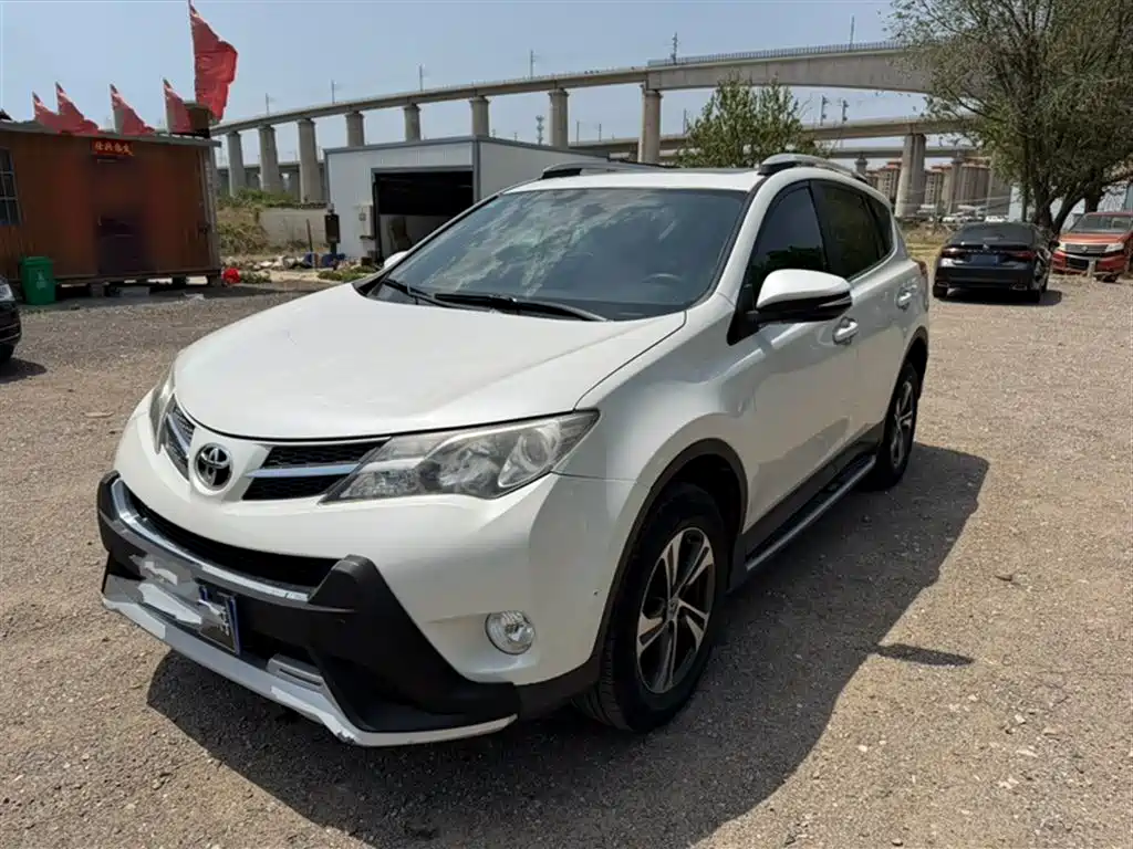 Toyota RAV4 2016 — фото 1
