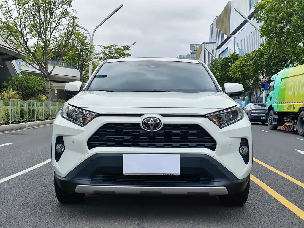 Toyota RAV4 2023 — фото 2