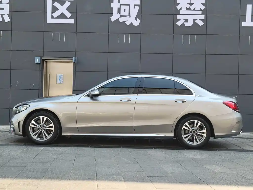 Mercedes-Benz C-Class 2019 — фото 18