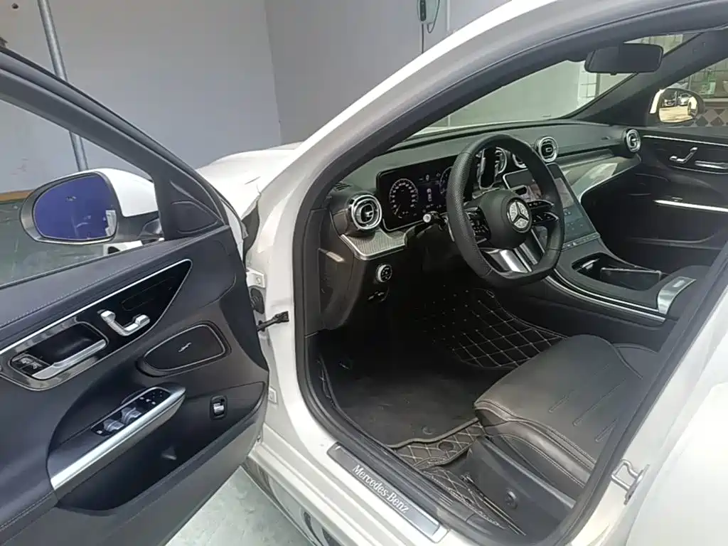 Mercedes-Benz C-Class 2024 — фото 16