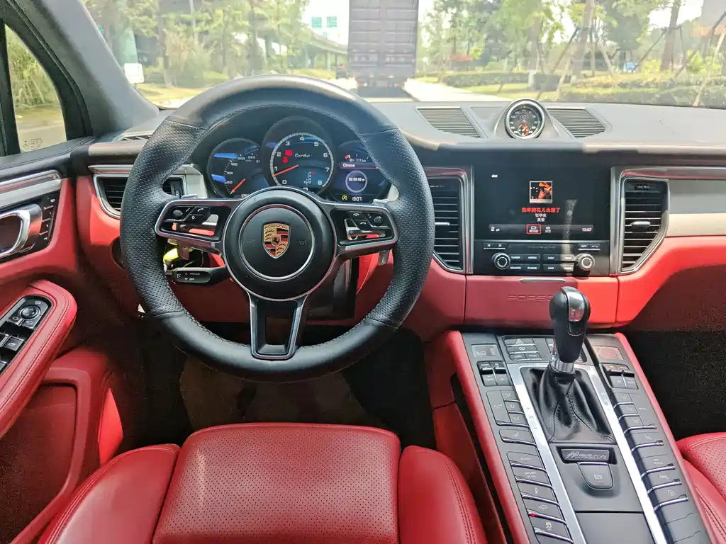 Porsche Macan 2016 — фото 13