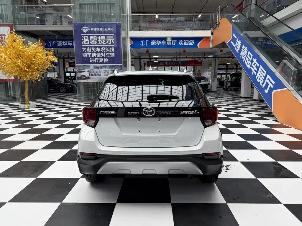 Toyota Yaris L 2022