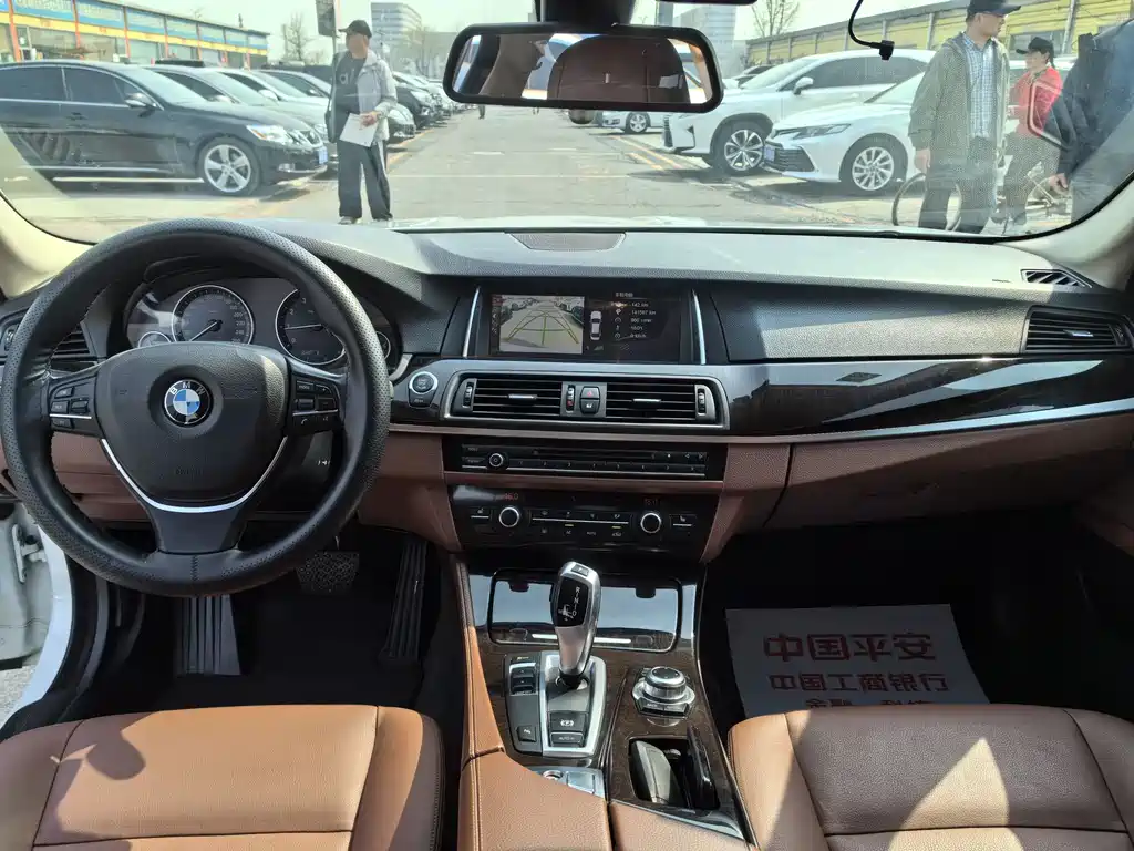 BMW 5 Series 2016 — фото 12