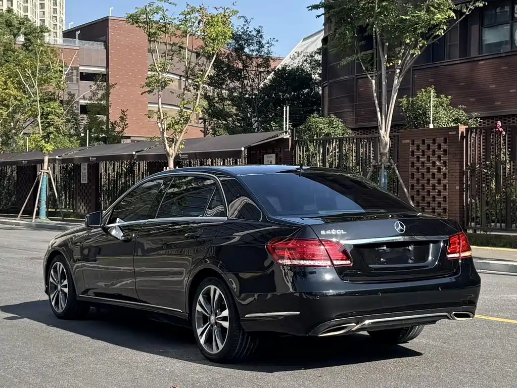 Mercedes-Benz E-Class 2015 — фото 15