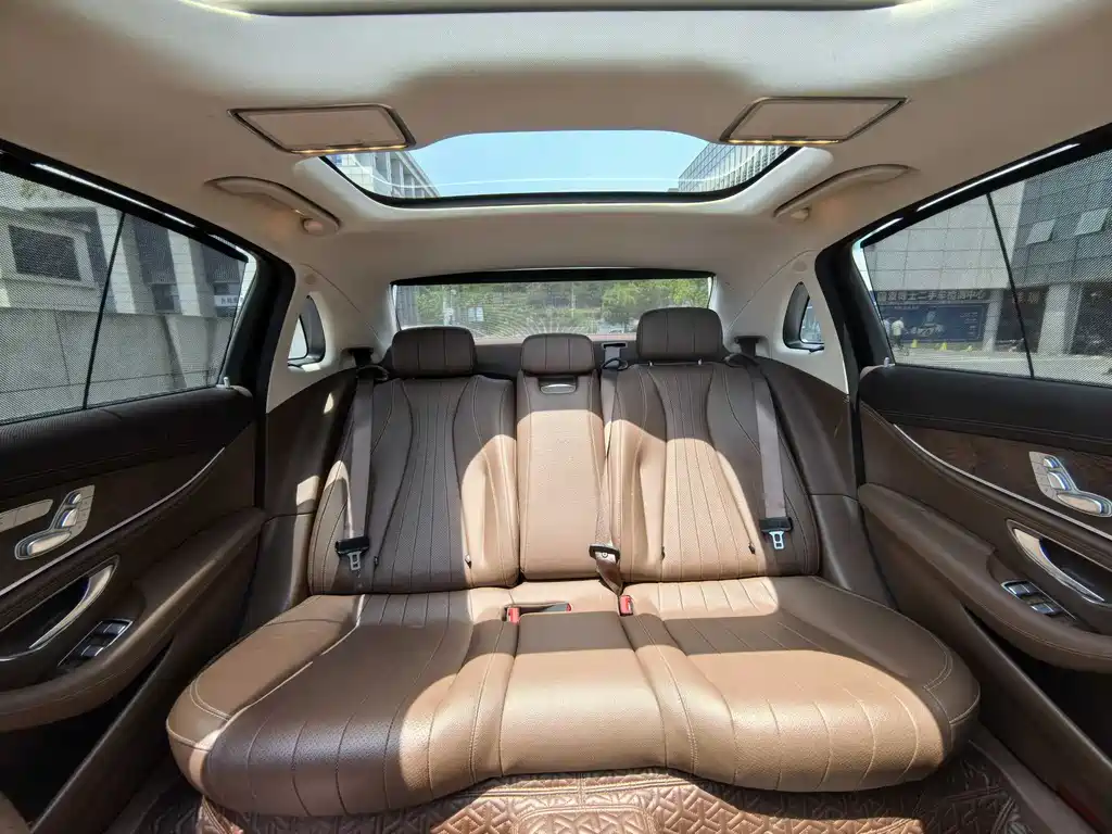Mercedes-Benz E-Class 2023 — фото 14