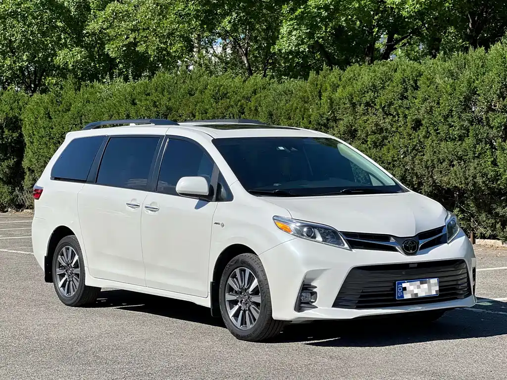 Toyota Sienna 2019 — фото 4