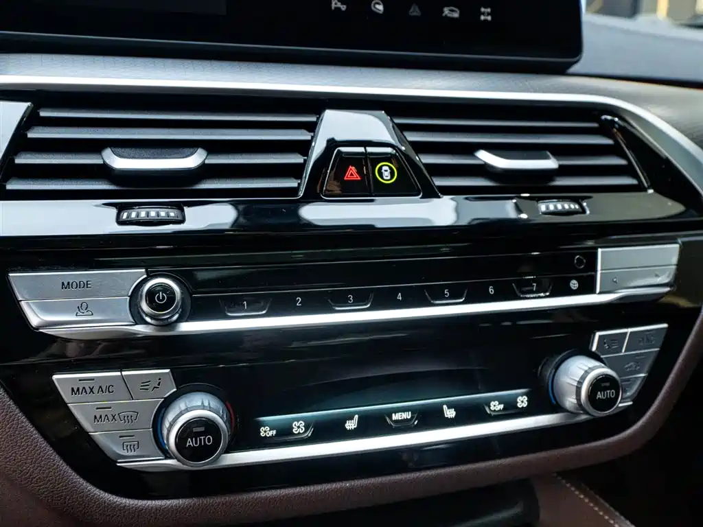 BMW 5 Series 2022 — фото 17