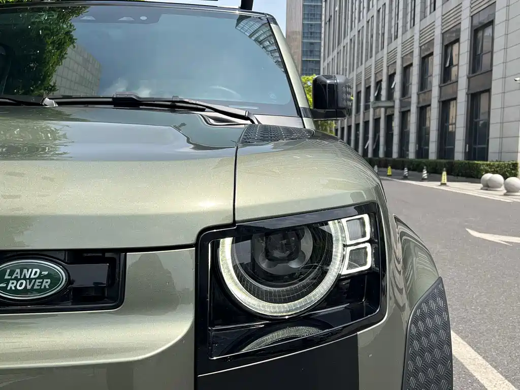 Land Rover Defender 2023 — фото 15
