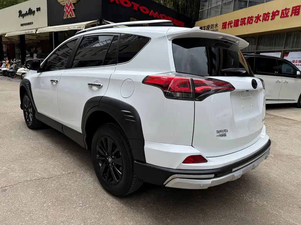Toyota RAV4 2019 — фото 3