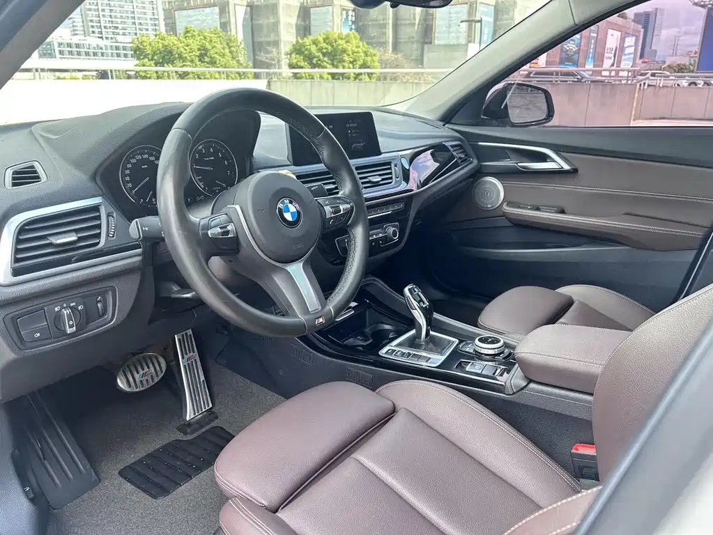 BMW 1 Series 2020 — фото 10