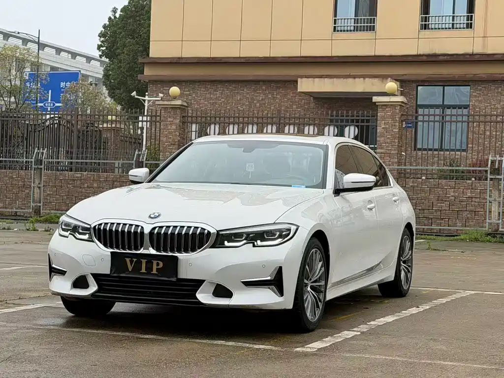 BMW 3 Series 2019 — фото 1