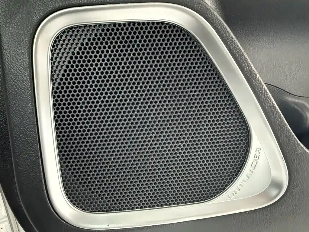 Mitsubishi Outlander 2022 — фото 16