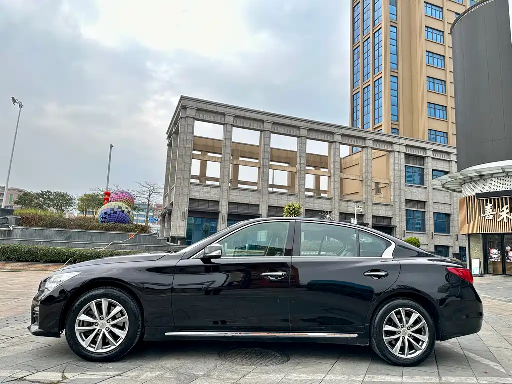Infiniti Q50L 2016 — фото 12