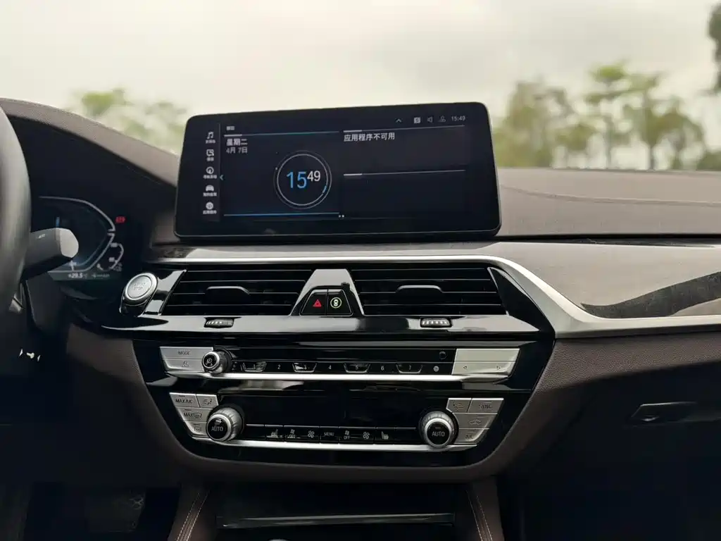 BMW 5 Series New Energy 2021 — фото 14